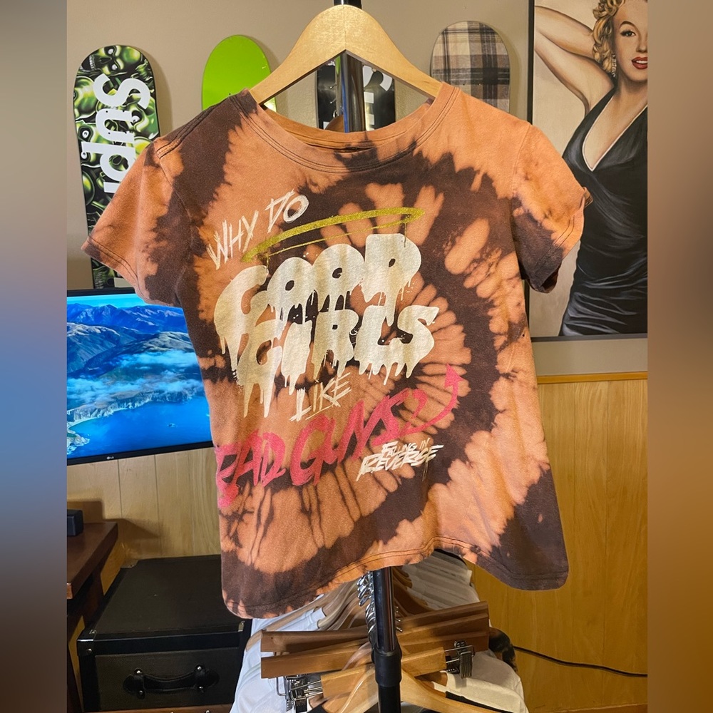 Woman’s Falling in reverse why do good like bad guys shirt size small